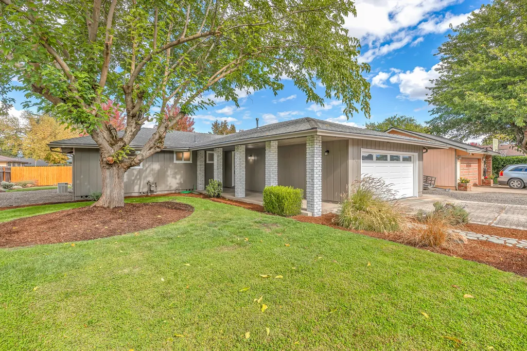 617 Hemlock Avenue Central Point OR 97502