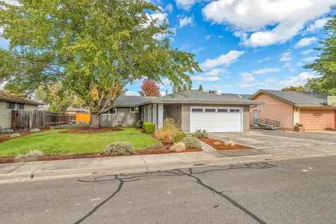 617 Hemlock Avenue Central Point OR 97502