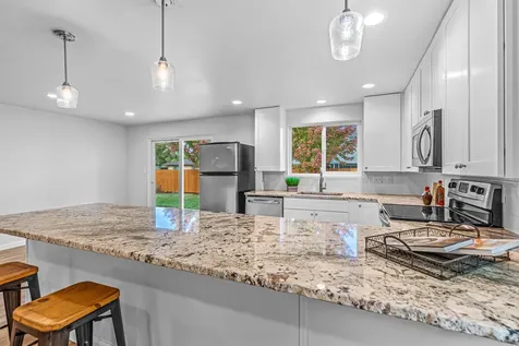 617 Hemlock Avenue Central Point OR 97502