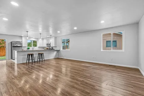 617 Hemlock Avenue Central Point OR 97502