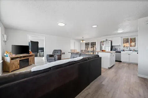 1947 NW Peacock Walk Prineville OR 97754