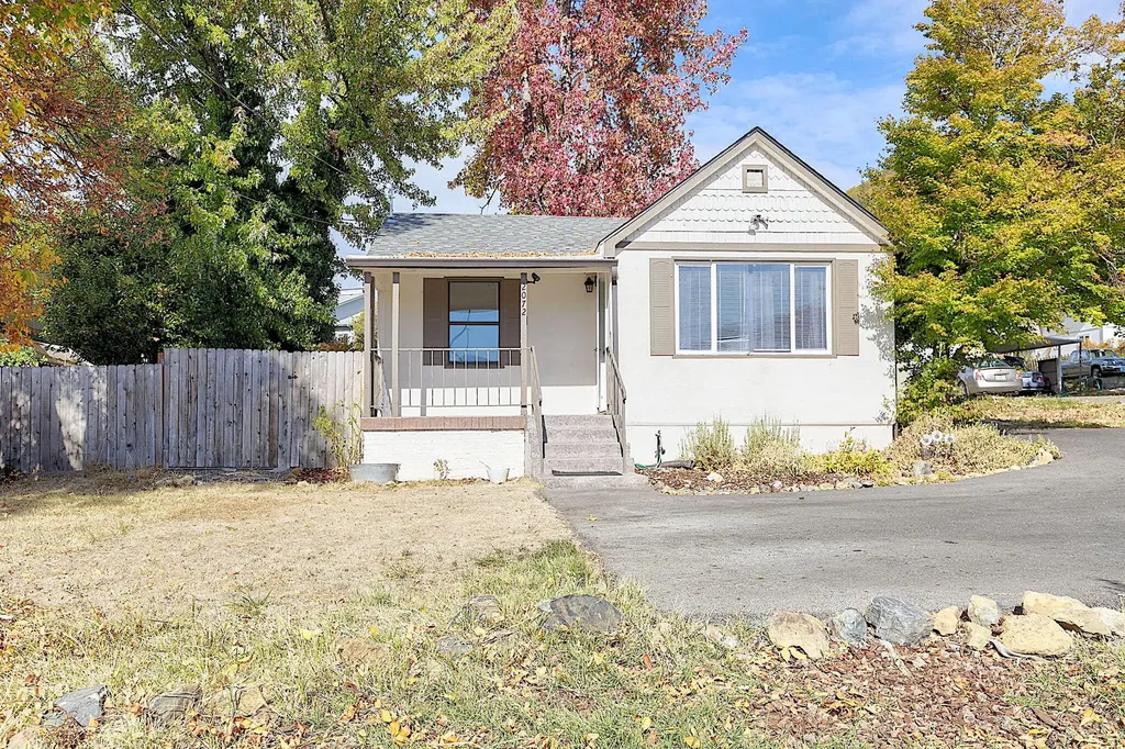 2072 NE Fairview Avenue Grants Pass OR 97526