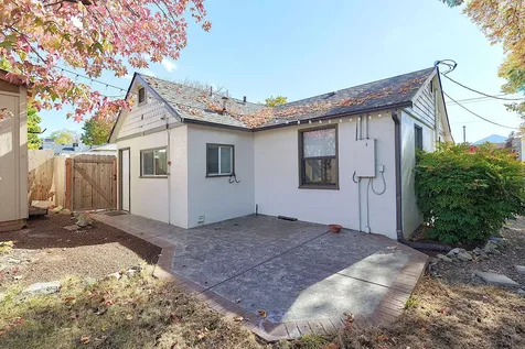 2072 NE Fairview Avenue Grants Pass OR 97526