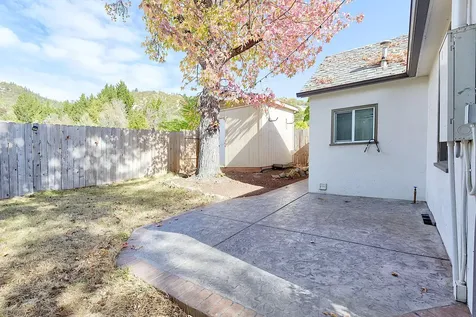 2072 NE Fairview Avenue Grants Pass OR 97526