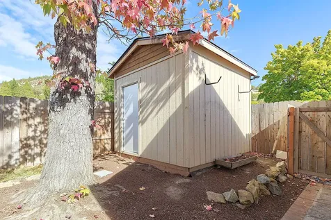 2072 NE Fairview Avenue Grants Pass OR 97526