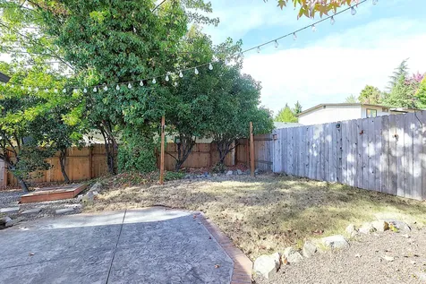 2072 NE Fairview Avenue Grants Pass OR 97526