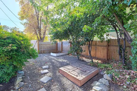 2072 NE Fairview Avenue Grants Pass OR 97526