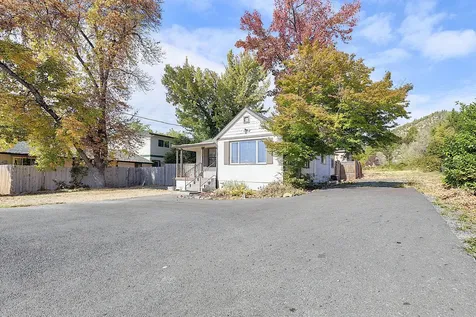 2072 NE Fairview Avenue Grants Pass OR 97526