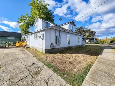 703 W 11th Street Medford OR 97501