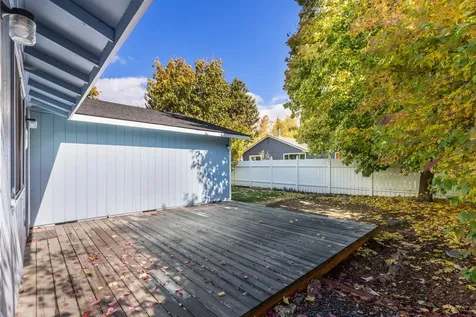 1728 NE Carson Way Bend OR 97701