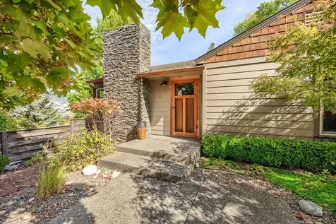 588 S Mountain Avenue Ashland OR 97520
