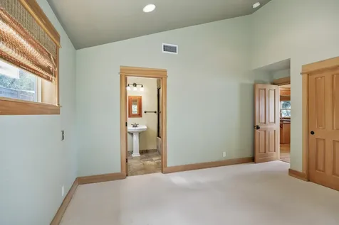 588 S Mountain Avenue Ashland OR 97520