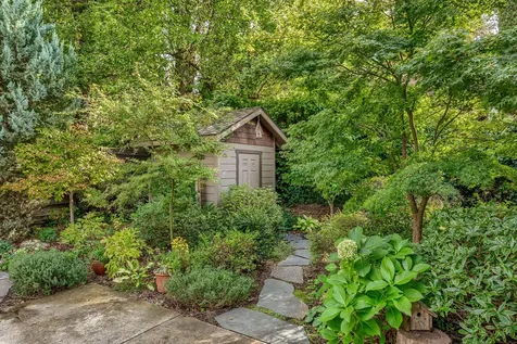 588 S Mountain Avenue Ashland OR 97520