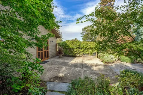 588 S Mountain Avenue Ashland OR 97520
