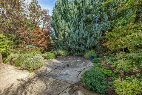 588 S Mountain Avenue Ashland OR 97520