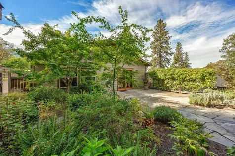 588 S Mountain Avenue Ashland OR 97520