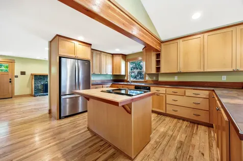 588 S Mountain Avenue Ashland OR 97520