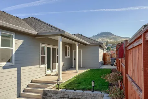 3240 Fallen Oak Drive Medford OR 97504