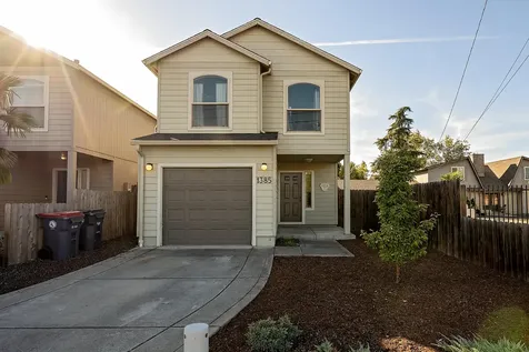 1385 Circle Wood Drive Central Point OR 97502