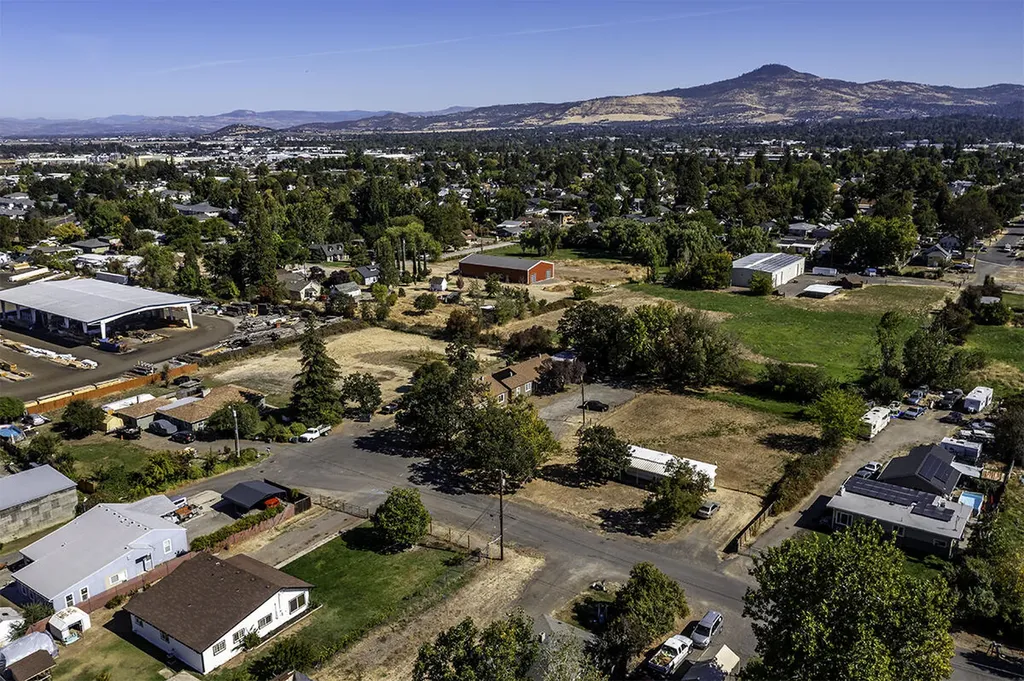 144-166 Reager Street Medford OR 97501