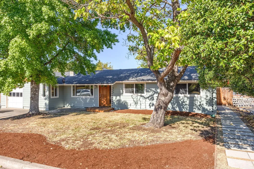 335 Tudor Street Ashland OR 97520