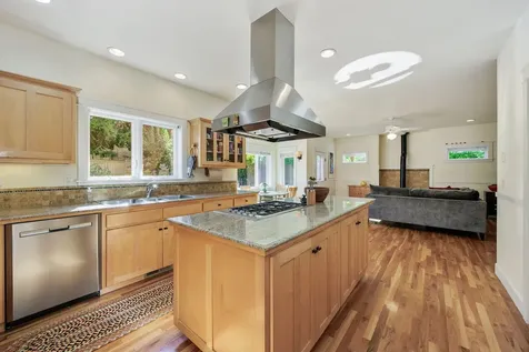 1644 Ross Lane Ashland OR 97520