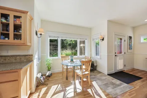 1644 Ross Lane Ashland OR 97520