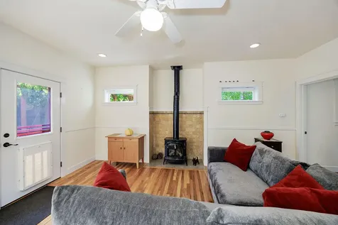 1644 Ross Lane Ashland OR 97520