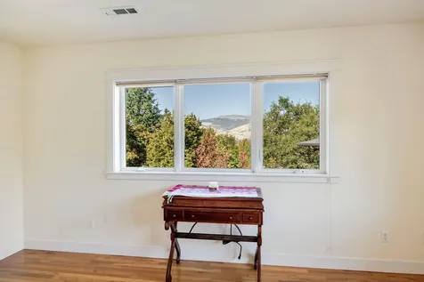 1644 Ross Lane Ashland OR 97520