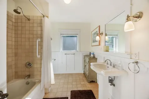 1644 Ross Lane Ashland OR 97520