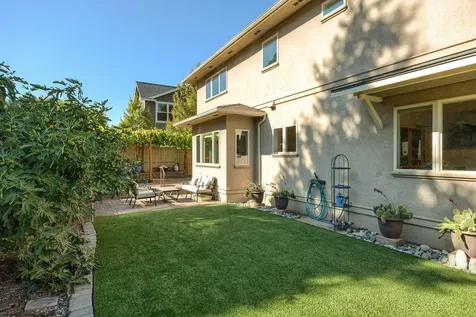 1644 Ross Lane Ashland OR 97520