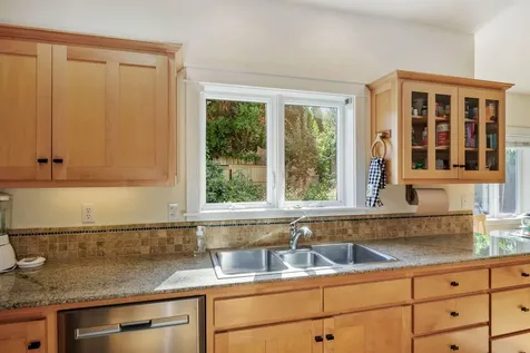 1644 Ross Lane Ashland OR 97520