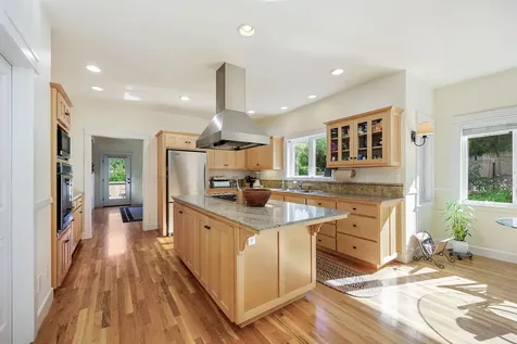 1644 Ross Lane Ashland OR 97520