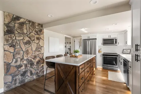 3180 NW Hemlock Avenue Redmond OR 97756