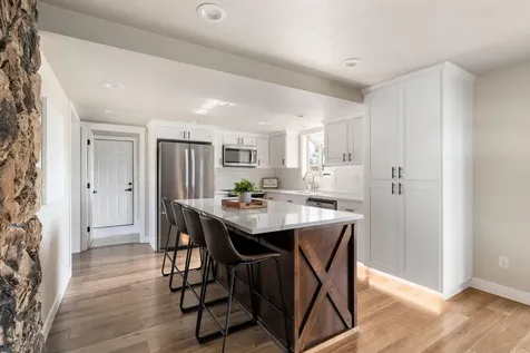 3180 NW Hemlock Avenue Redmond OR 97756