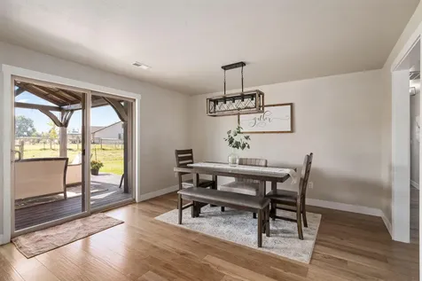 3180 NW Hemlock Avenue Redmond OR 97756