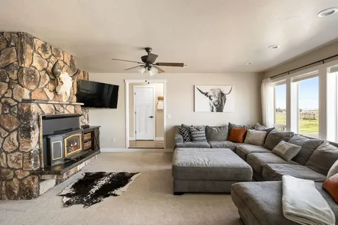 3180 NW Hemlock Avenue Redmond OR 97756