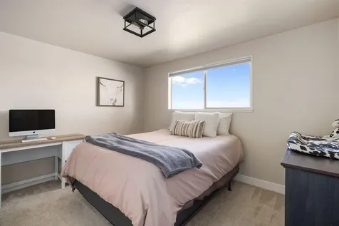 3180 NW Hemlock Avenue Redmond OR 97756