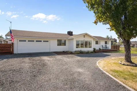 3180 NW Hemlock Avenue Redmond OR 97756