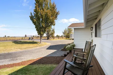 3180 NW Hemlock Avenue Redmond OR 97756