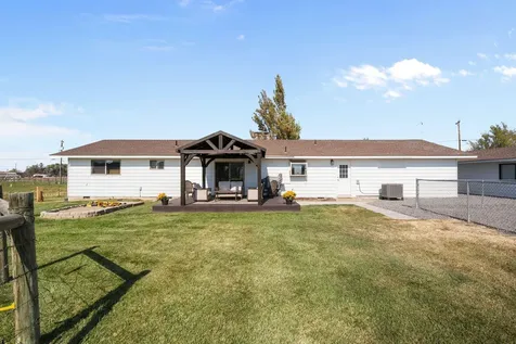 3180 NW Hemlock Avenue Redmond OR 97756