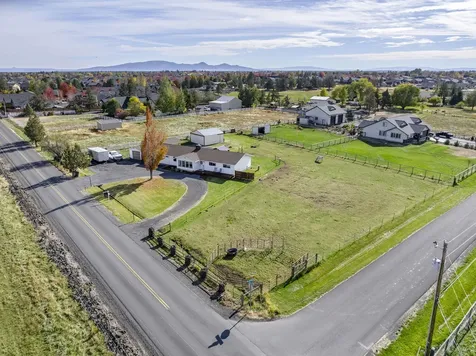 3180 NW Hemlock Avenue Redmond OR 97756