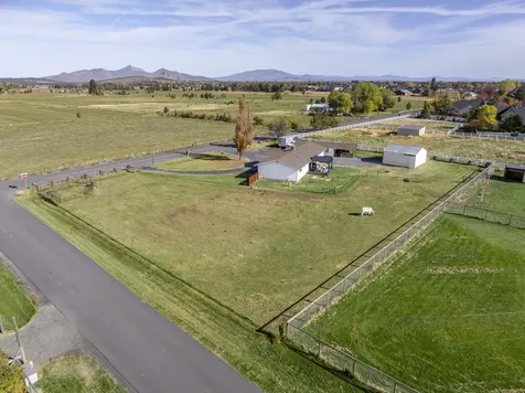 3180 NW Hemlock Avenue Redmond OR 97756