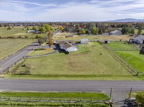 3180 NW Hemlock Avenue Redmond OR 97756