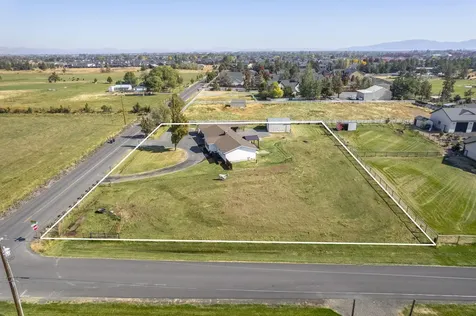 3180 NW Hemlock Avenue Redmond OR 97756