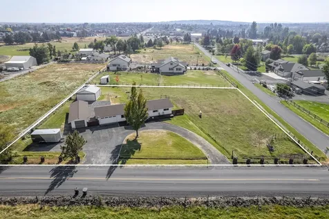 3180 NW Hemlock Avenue Redmond OR 97756
