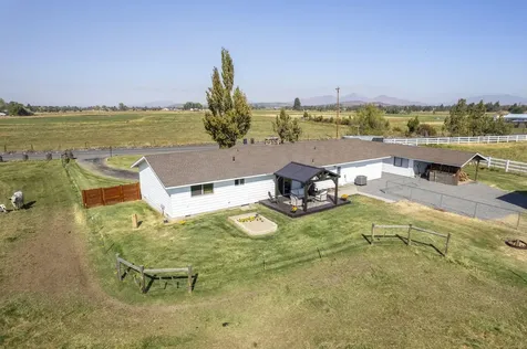 3180 NW Hemlock Avenue Redmond OR 97756