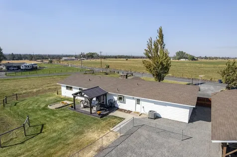 3180 NW Hemlock Avenue Redmond OR 97756