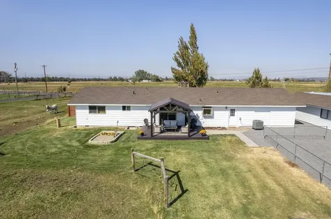 3180 NW Hemlock Avenue Redmond OR 97756