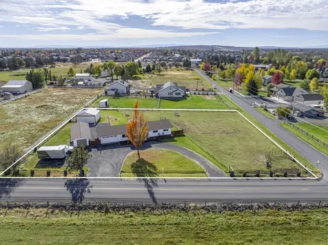 3180 NW Hemlock Avenue Redmond OR 97756